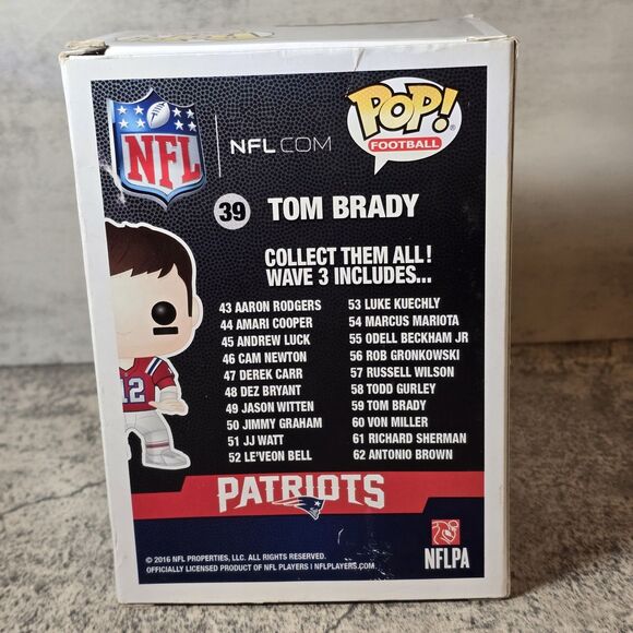Funko Pop NFL New England Patriots #39 Toys R US Exclusive Tom Brady Chase - Picture 5 of 8